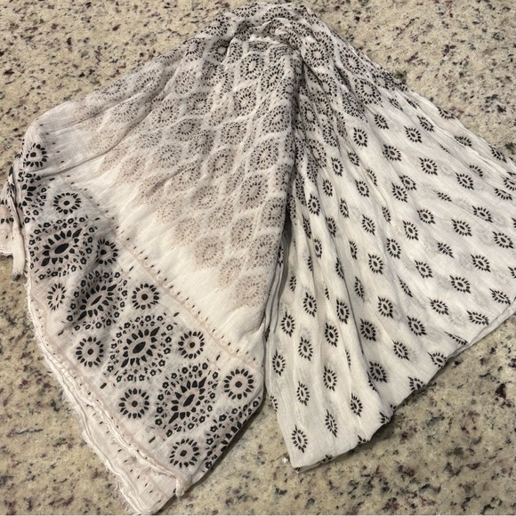 Hatattack Neutral Diamonds Printed Sarong - Picture 2 of 5